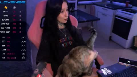 Snapshot of yngmilf_ chatting on September 18, 9:28 pm     online show from September 18, 9:28 pm