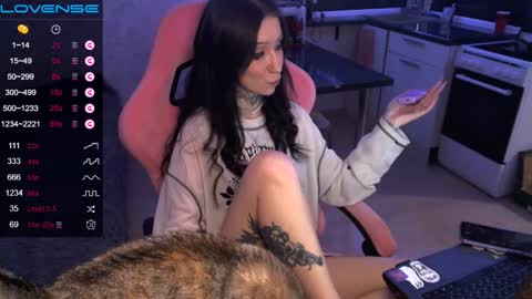 Snapshot of yngmilf_ chatting on October 5, 8:18 pm     online show from October 5, 8:18 pm