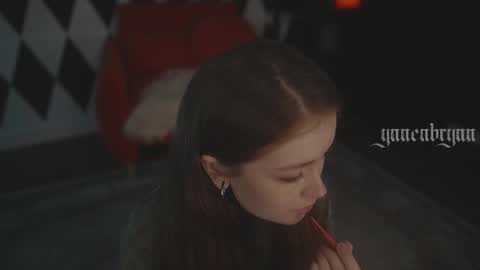 ynnenbrynn online show from February 6, 3:55 am