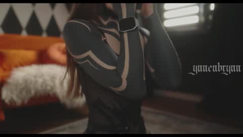 ynnenbrynn online show from February 9, 6:06 am