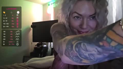 Snapshot of yogimilflover chatting on November 11, 4:29 pm Yogiblondebangme online show from November 11, 4:29 pm