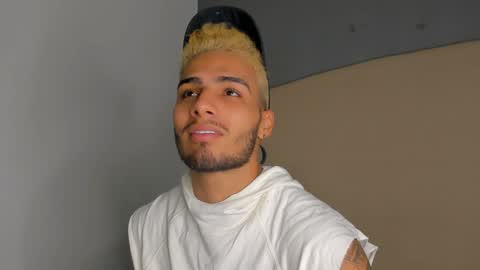 Snapshot of yoi_olimpo chatting on December 13, 12:06 pm Yoi Olimpo online show from December 13, 12:06 pm