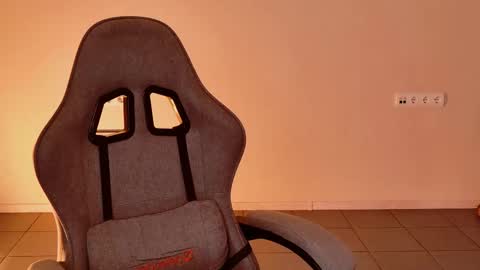 Snapshot of yoka_paradoxxx chatting on February 18, 9:05 am yoka_paradoxxx online show from February 18, 9:05 am