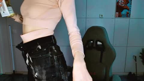 yoka_paradoxxx online show from March 23, 9:13 am