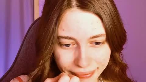 yoka_paradoxxx online show from April 17, 11:24 am