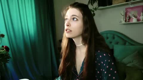 yoka_paradoxxx online show from June 3, 2:44 pm