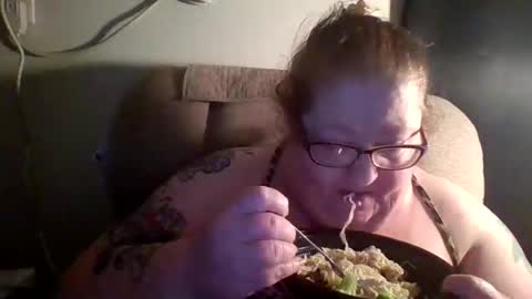 yomoopy online show from April 1, 12:55 am