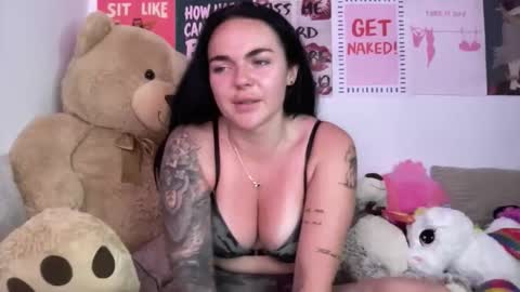 Yorkshire Girly online show from May 26, 8:21 am
