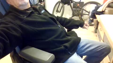 Snapshot of yoska281 chatting on February 1, 4:44 am yoska281 online show from February 1, 4:44 am