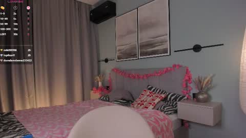 Snapshot of you_fell_in_love chatting on July 16, 10:16 pm Elizabeth brunette -- Darline blonde online show from July 16, 10:16 pm