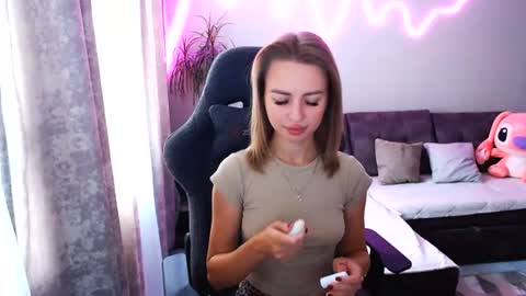 Snapshot of youdreamm chatting on July 18, 6:28 am Bella online show from July 18, 6:28 am