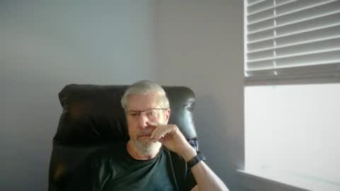 Snapshot of yougogirl_3 chatting on May 30, 1:19 pm Colorado Guy Straight online show from May 30, 1:19 pm