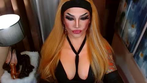 Snapshot of your1truequeen chatting on February 4, 4:51 am QUEEN MADISON online show from February 4, 4:51 am