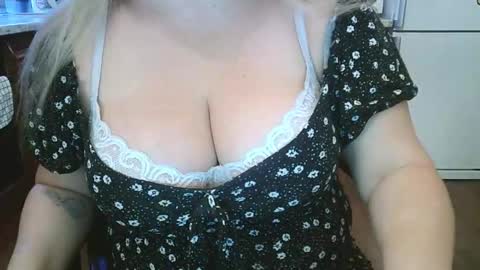 Snapshot of your__maria chatting on December 17, 8:20 am Maria Love online show from December 17, 8:20 am