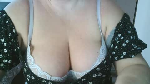 Snapshot of your__maria chatting on January 9, 9:56 am Maria Love online show from January 9, 9:56 am