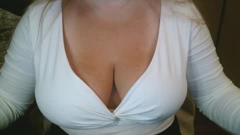 Snapshot of your__maria chatting on February 3, 4:32 am Maria Love online show from February 3, 4:32 am