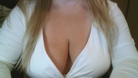 Snapshot of your__maria chatting on February 3, 6:22 am Maria Love online show from February 3, 6:22 am