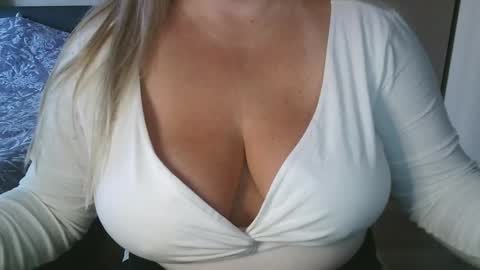 Snapshot of your__maria chatting on February 6, 8:51 am Maria Love online show from February 6, 8:51 am