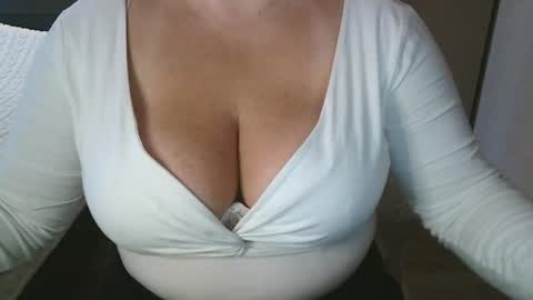Snapshot of your__maria chatting on February 16, 6:42 am Maria Love online show from February 16, 6:42 am