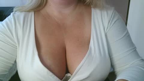 Snapshot of your__maria chatting on February 23, 8:33 am Maria Love online show from February 23, 8:33 am