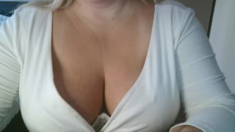 Snapshot of your__maria chatting on February 25, 6:56 am Maria Love online show from February 25, 6:56 am