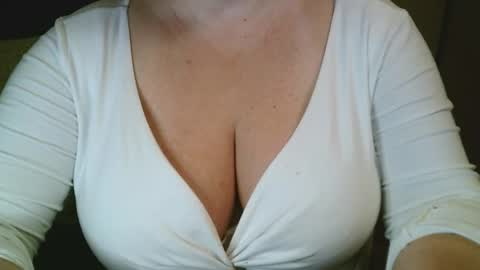 Snapshot of your__maria chatting on March 22, 3:32 am Maria Love online show from March 22, 3:32 am