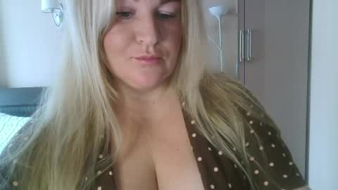 Snapshot of your__maria chatting on March 31, 9:10 am Maria Love online show from March 31, 9:10 am