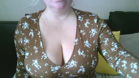 Snapshot of your__maria chatting on April 2, 6:55 am Maria Love online show from April 2, 6:55 am