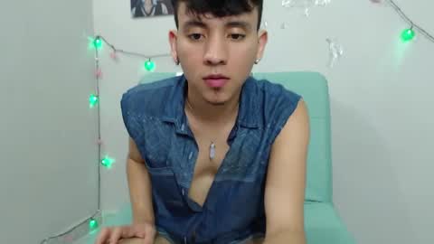 Snapshot of your_boy_hot chatting on December 3, 1:19 am your boy online show from December 3, 1:19 am
