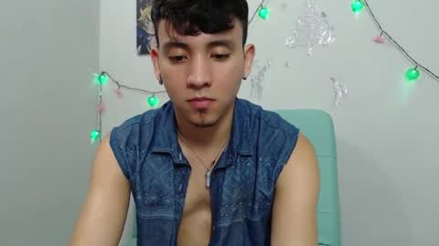 Snapshot of your_boy_hot chatting on December 3, 4:25 am your boy online show from December 3, 4:25 am