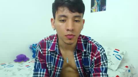 Snapshot of your_boy_hot chatting on April 22, 11:34 am your boy online show from April 22, 11:34 am