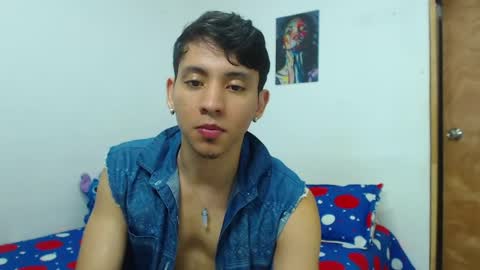Snapshot of your_boy_hot chatting on May 3, 11:38 am your boy online show from May 3, 11:38 am