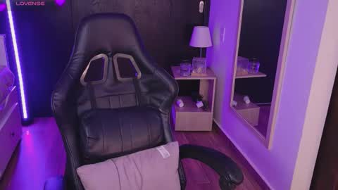 Snapshot of your_dream1217 chatting on November 6, 1:39 am Valery online show from November 6, 1:39 am