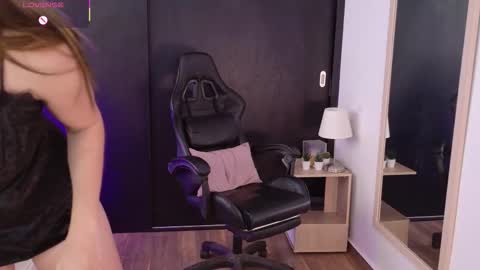 Snapshot of your_dream1217 chatting on February 7, 2:21 pm Valery online show from February 7, 2:21 pm