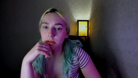 Snapshot of your_godesses chatting on December 3, 5:20 am Cora online show from December 3, 5:20 am