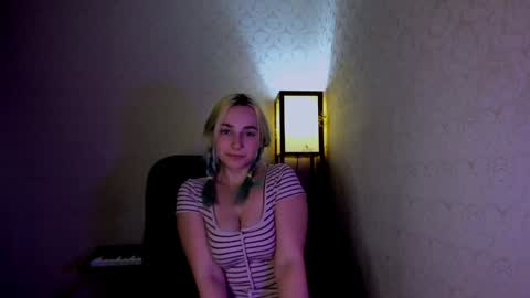 Snapshot of your_godesses chatting on December 5, 4:34 pm Cora online show from December 5, 4:34 pm