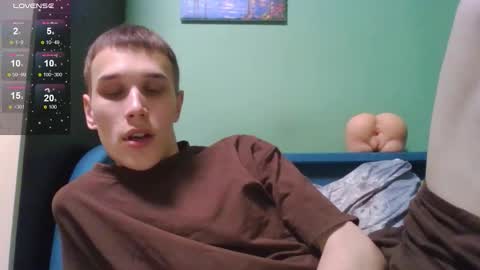 Snapshot of your_honeyy chatting on December 5, 2:31 am Mark online show from December 5, 2:31 am