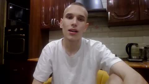 Snapshot of your_honeyy chatting on February 22, 6:28 pm Mark online show from February 22, 6:28 pm