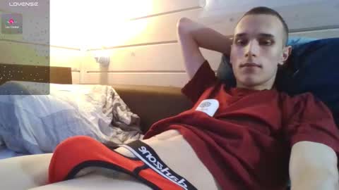 Snapshot of your_honeyy chatting on March 4, 3:18 pm Mark online show from March 4, 3:18 pm