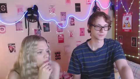 Snapshot of your_horny_friends chatting on September 19, 11:33 am Your Horny Friends online show from September 19, 11:33 am