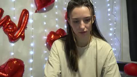 Snapshot of your_little_flexible_girl chatting on February 14, 9:33 pm Meri online show from February 14, 9:33 pm