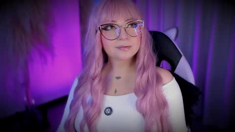 Cami independent model online show from April 18, 8:18 am