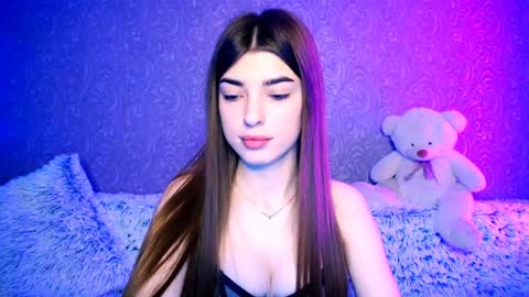 Snapshot of your_moon18 chatting on December 19, 5:40 am Zarina online show from December 19, 5:40 am