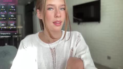 Mia  online show from September 26, 11:03 am