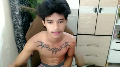 Snapshot of yourasian_eric chatting on February 16, 5:09 pm yourasian_eric online show from February 16, 5:09 pm