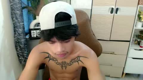 Snapshot of yourasian_eric chatting on February 26, 7:40 am yourasian_eric online show from February 26, 7:40 am