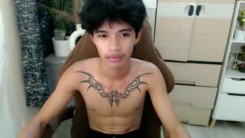 Snapshot of yourasian_eric chatting on February 28, 5:03 pm yourasian_eric online show from February 28, 5:03 pm