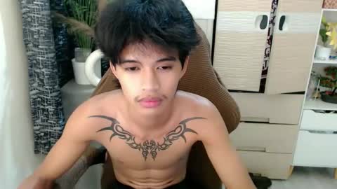 Snapshot of yourasian_eric chatting on March 1, 4:20 pm yourasian_eric online show from March 1, 4:20 pm