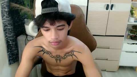 Snapshot of yourasian_eric chatting on March 2, 2:02 pm yourasian_eric online show from March 2, 2:02 pm