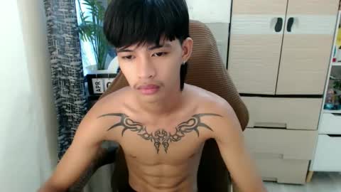 yourasian_eric online show from April 7, 5:19 am